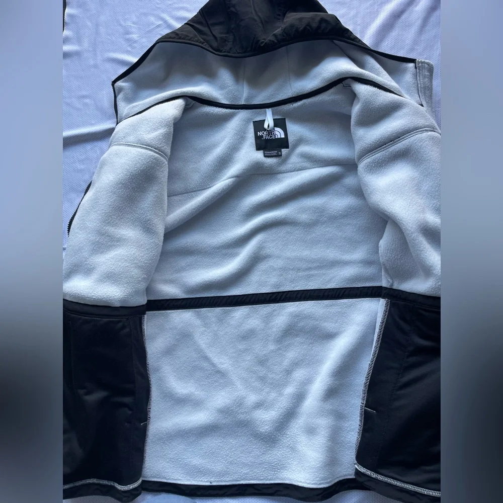 The North Face Denali Fleece Jacket with Hoodie NEW WITHOUT TAGS - Picture 6 of 12